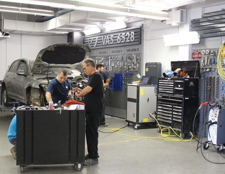 La réouverture concerne tout service de réparation et d’entretien de véhicule donc les ateliers de carrosserie. (Photo : Michel Beaunoyer)