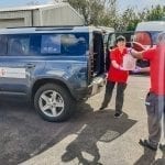 Bénévoles de la Croix-Rouge britannique (Photo : Jaguar Land Rover)