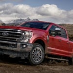 2021 Ford F350 Super Duty rouge tout-terrain