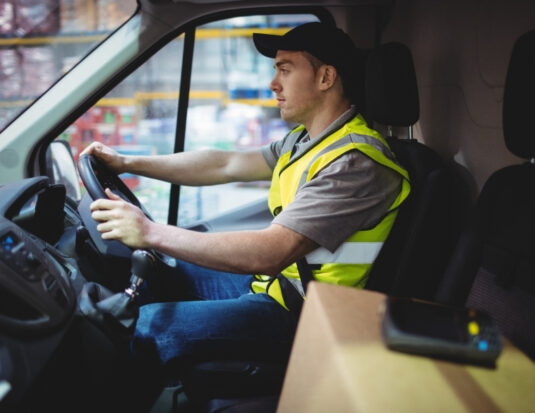 chauffeur livreur colis van