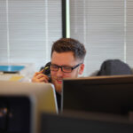 homme telephone ordi