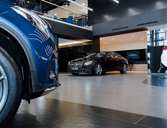 concessionnaire voiture expo