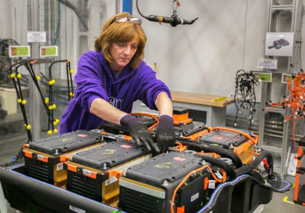 Des milliards de dollars en subventions ne se traduisent pas par des avancées significatives en matière de production de batteries ou de ventes de VE. Source: General Motors