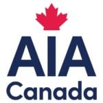 Logo officiel de l'AIA Canada, avec une feuille d'érable rouge stylisée au-dessus du texte « AIA Canada » en bleu marine.