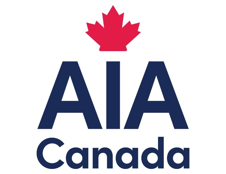 Logo officiel de l'AIA Canada, avec une feuille d'érable rouge stylisée au-dessus du texte « AIA Canada » en bleu marine.