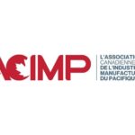 Logo de l'ACIMP, l'Association canadienne de l'industrie manufacturière du Pacifique. L'acronyme est écrit en rouge avec une feuille d'érable stylisée à l'intérieur de la lettre C, suivi du nom complet de l'organisation en bleu sur la droite.
