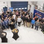 Photo de groupe des nombreux participants réunis lors du 5 à 7 de la CCPQ au centre de formation CPA de Québec et Lévis.